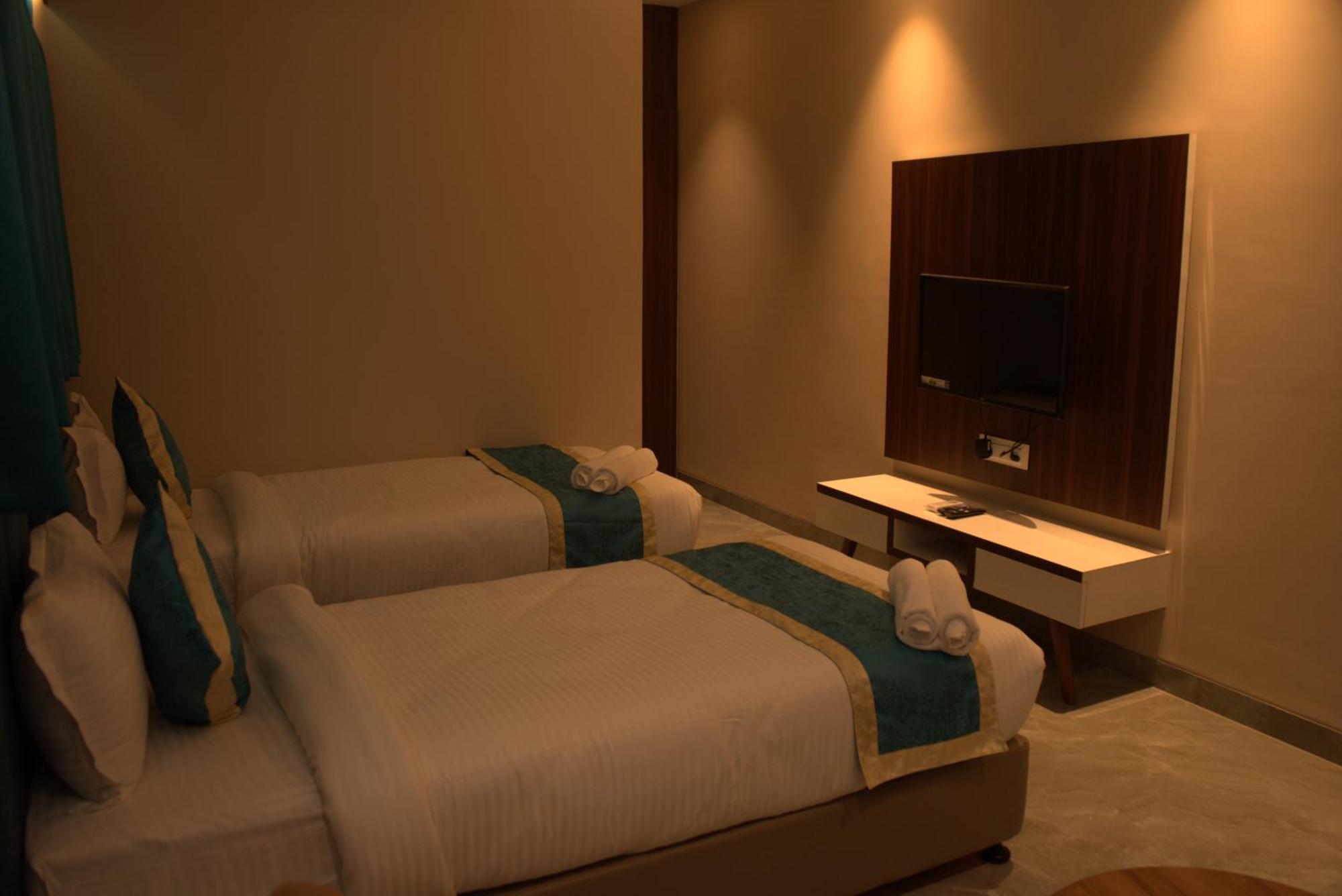 Kishanganj Hotel Tanisha מראה חיצוני תמונה